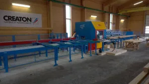 Die Hundegger Abbundanlage in der eigenen Halle